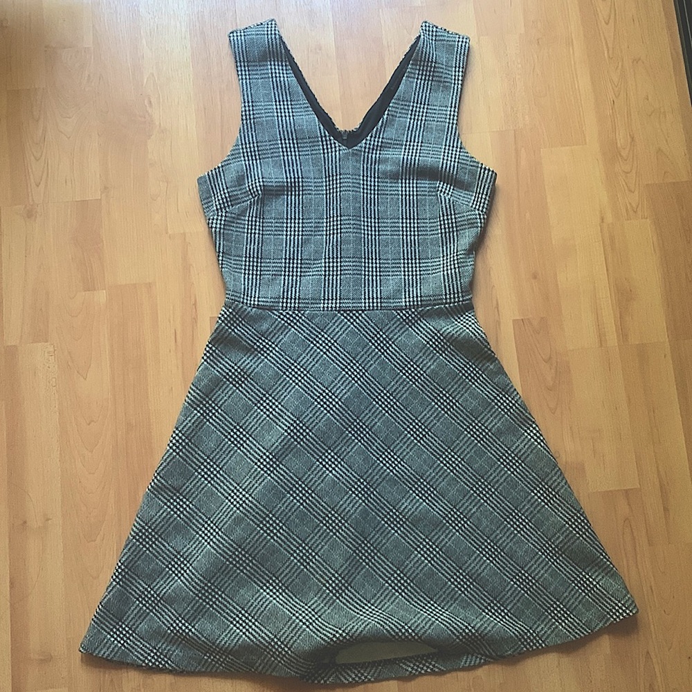 Banana Republic plaid dress, size 2, perfect for fall and winter!